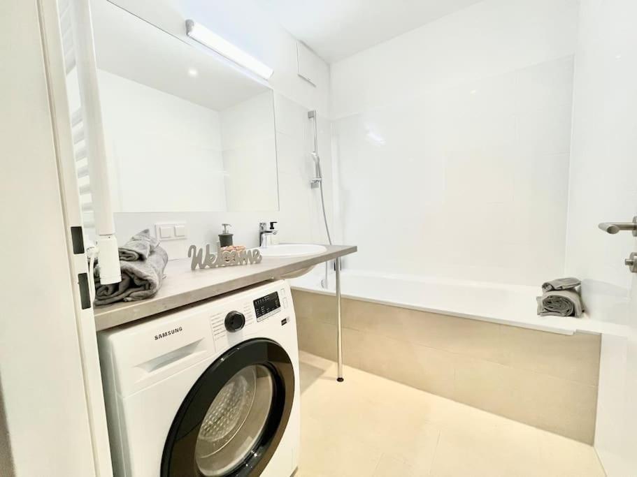 Premium Apartment With Terrace, A/C, Free Wifi And Netflix ウィーン エクステリア 写真